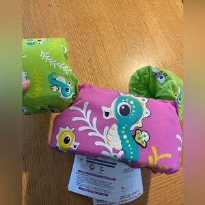 new seahorses life jacket/floatie size 33-55 lbs